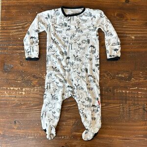 Magnetic Me Safari Pattern Footie Pajamas • Size 0-3 months 8-12lbs